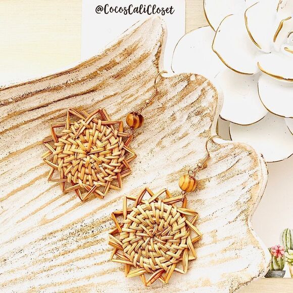 Woven Rattan Geometric Flower Drop Earrings NWT - Picture 3 of 5